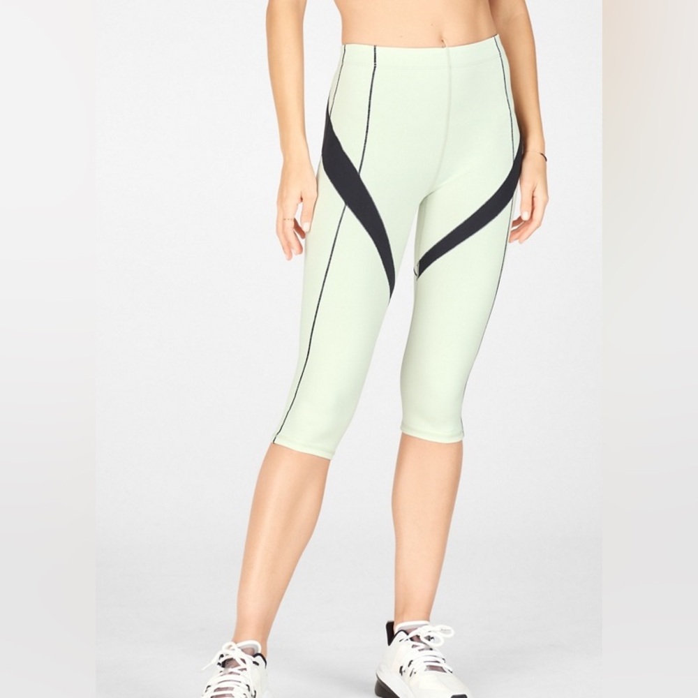 🩷FABLETICS High-Waisted PureLuxe Contour Ultra Crop -Small Cool Mint / Black